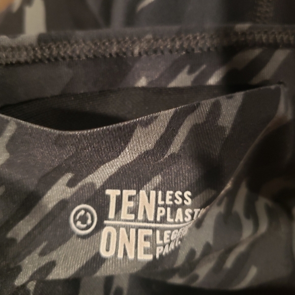 Nike Dri-Fit Mid-rise Camo Leggings Size Small Dark Smoke Grey One Legend Pant - Picture 14 of 14